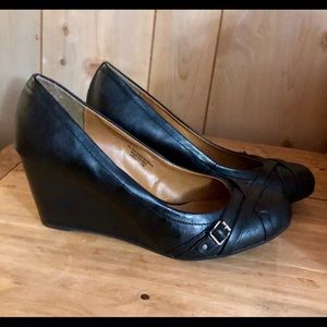 Rampage Black Wedge Jaronte Heels